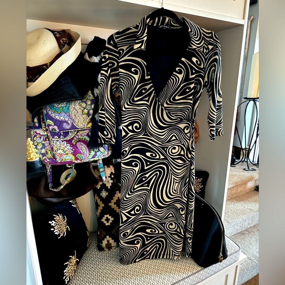 Chic Black and White Swirl Dress By Anne X size M
